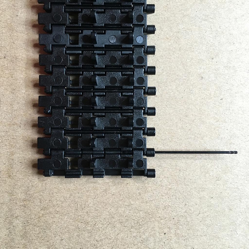 Black Tank Track Chain Plastic - огляд і ціна Xcm Chain