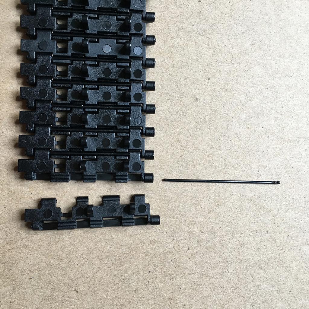 Black Tank Track Chain Plastic - огляд і ціна Xcm Chain